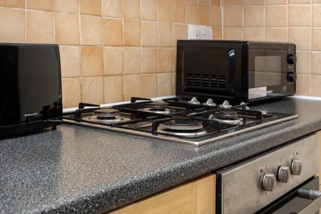 Tranquil 1Br In South Bank With Onsite Parking Daire Londra Dış mekan fotoğraf
