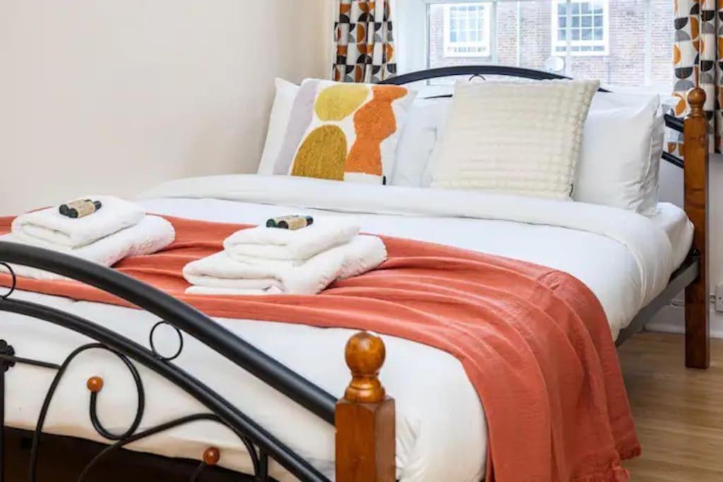 Tranquil 1Br In South Bank With Onsite Parking Daire Londra Dış mekan fotoğraf