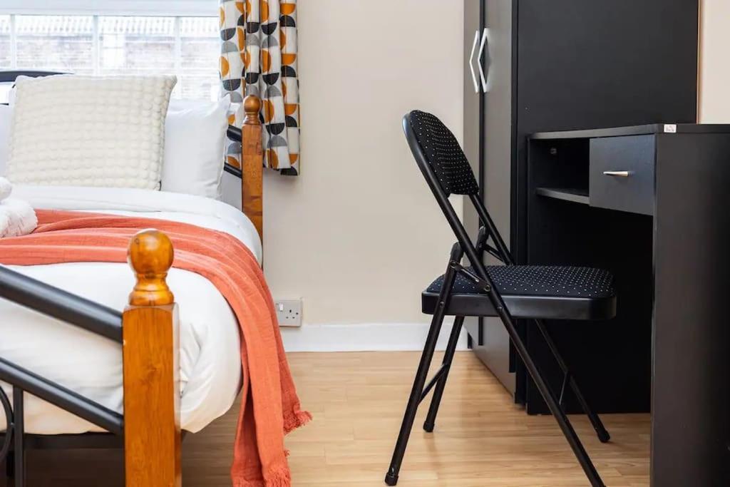 Tranquil 1Br In South Bank With Onsite Parking Daire Londra Dış mekan fotoğraf