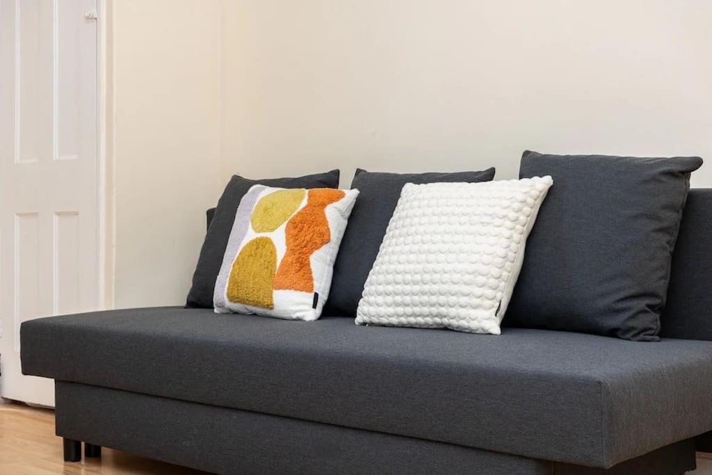 Tranquil 1Br In South Bank With Onsite Parking Daire Londra Dış mekan fotoğraf