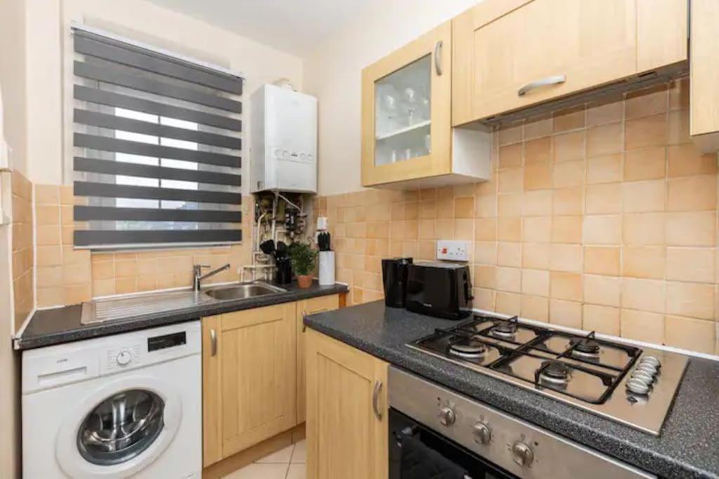 Tranquil 1Br In South Bank With Onsite Parking Daire Londra Dış mekan fotoğraf