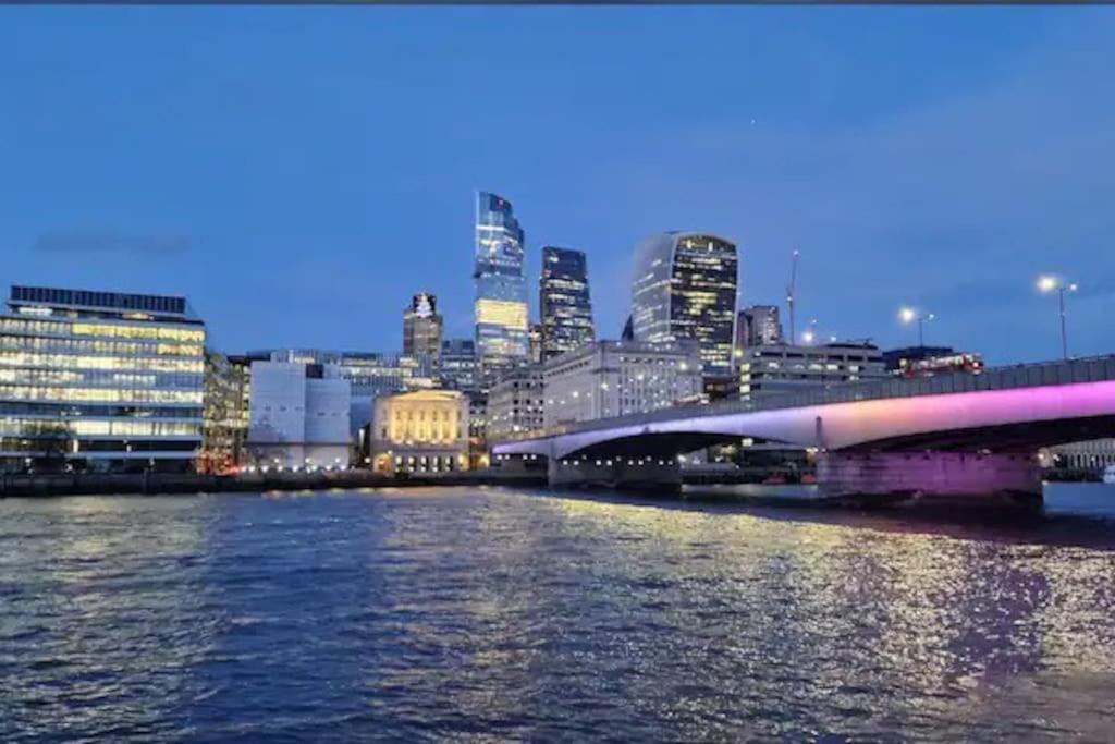 Tranquil 1Br In South Bank With Onsite Parking Daire Londra Dış mekan fotoğraf